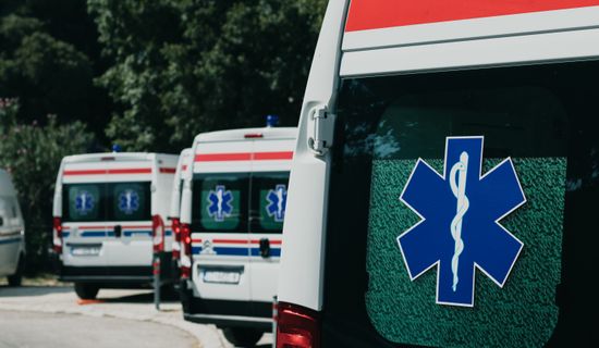 隆回救护车转运病人过路高速收费吗？